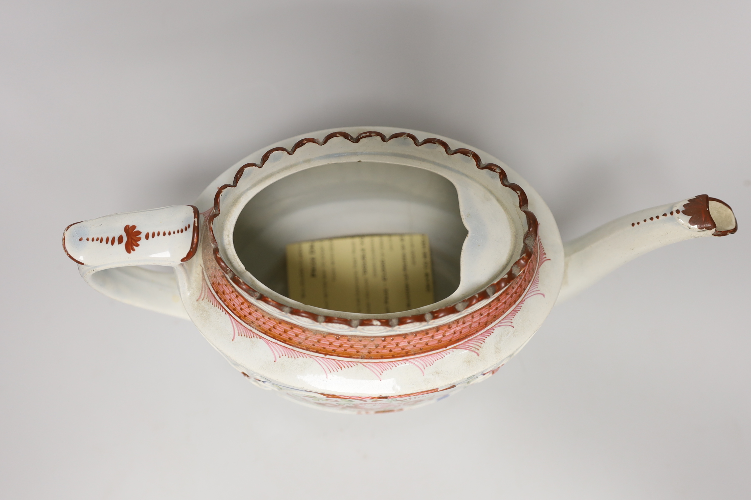 A late 18th century pearlware teapot and a set of four small Chinese tea bowls, teapot 28cm long